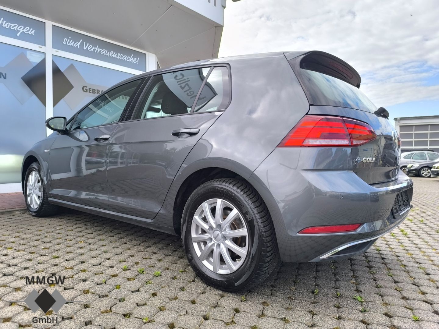 Volkswagen Golf VII e-e- - Samsaru's Car Outlet