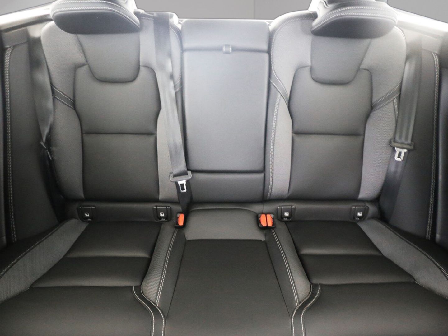 Volvo XC60 T8 Plus Black Edition Plug-In Hybrid AWD - Samsaru's Car Outlet