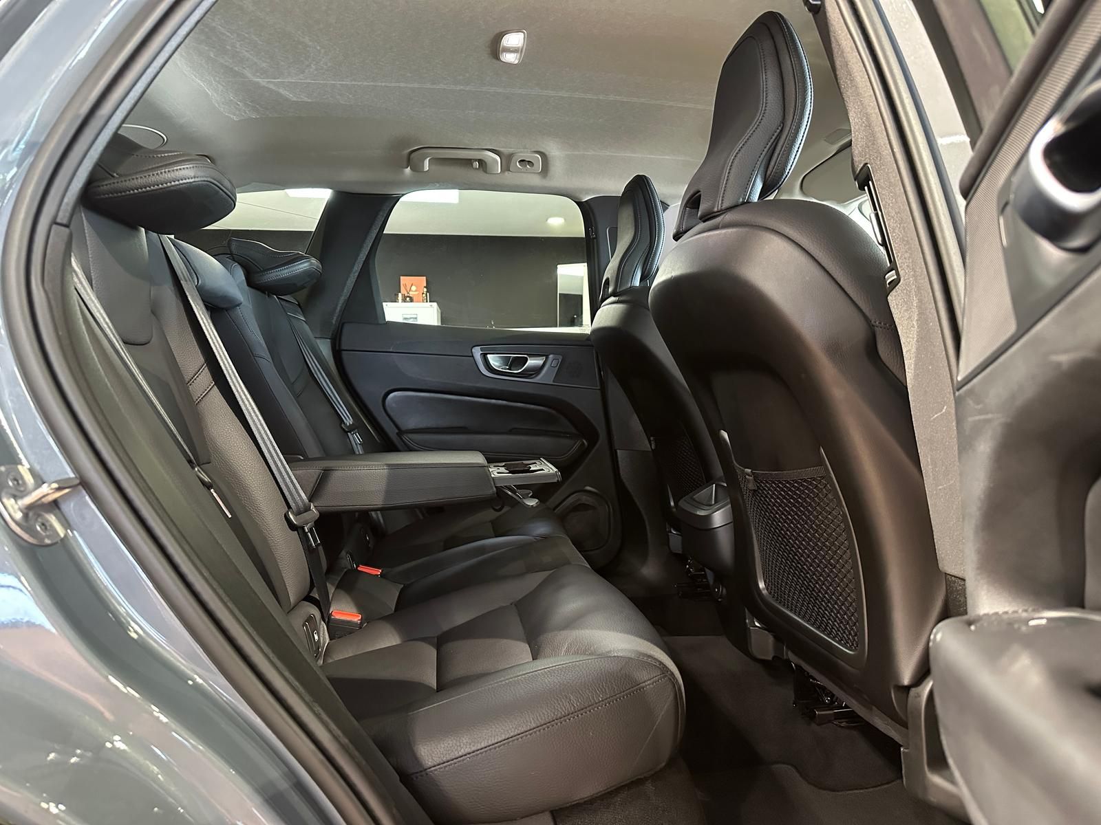 Volvo XC60 B4D AWD PLUS DARK VLED ACC HK 4xSHZ DRIV-AS