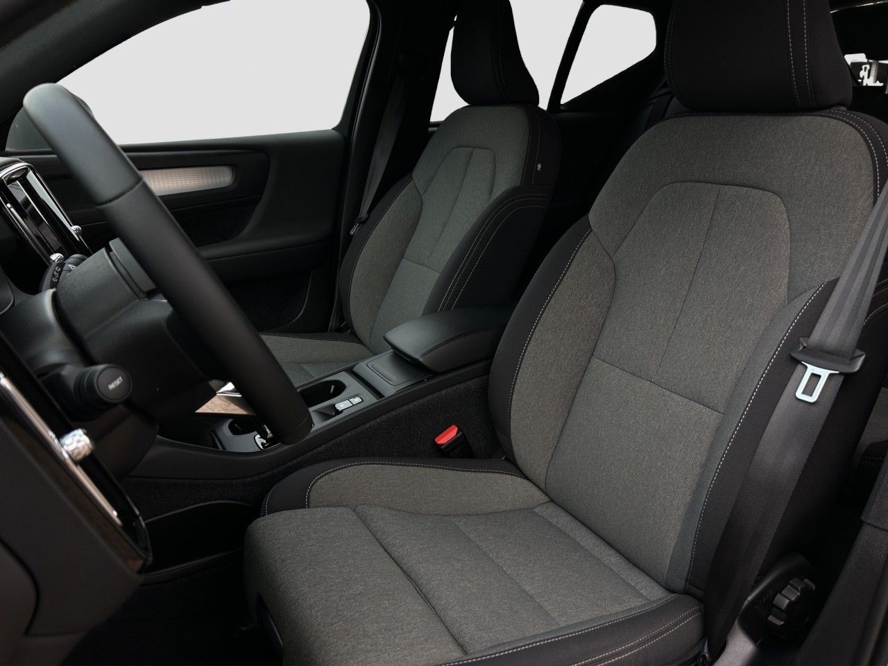 Volvo XC40 B4 Core/Navi/LED/AHK/Standhz/Kam/BLIS/el.HK