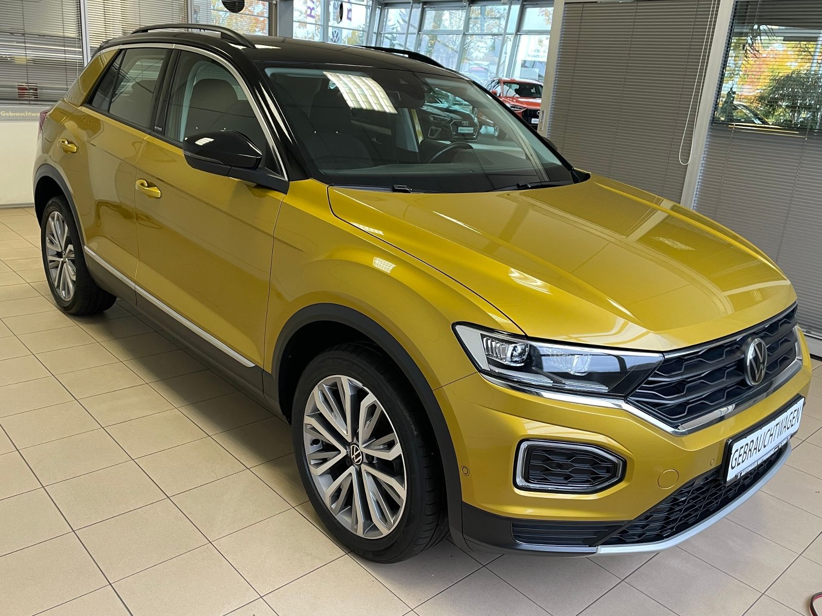 Volkswagen T-Roc 1.5 TSI Active - Samsaru's Car Outlet