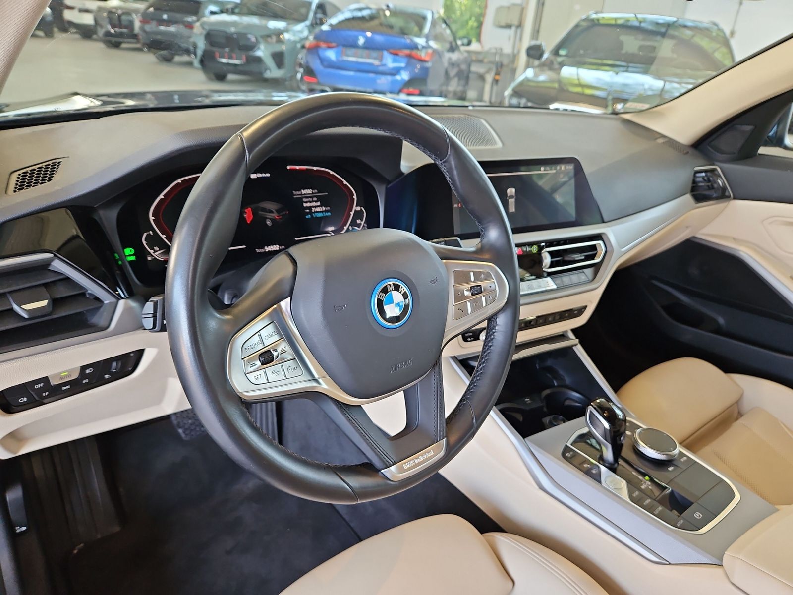 BMW 330e Touring Advantage - Samsaru's Car Outlet