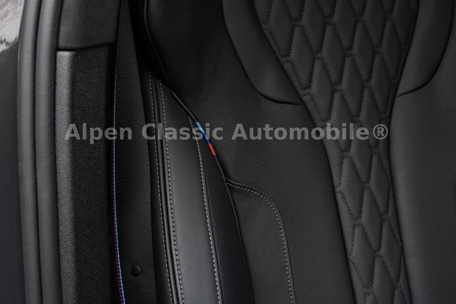BMW X6 M60 i xDrive B&W, HUD, PANO, AHK, Massage