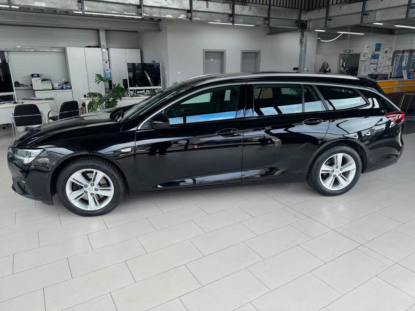 Opel Insignia ST 2.0D(128)AT8 Elegance - Samsaru's Car Outlet