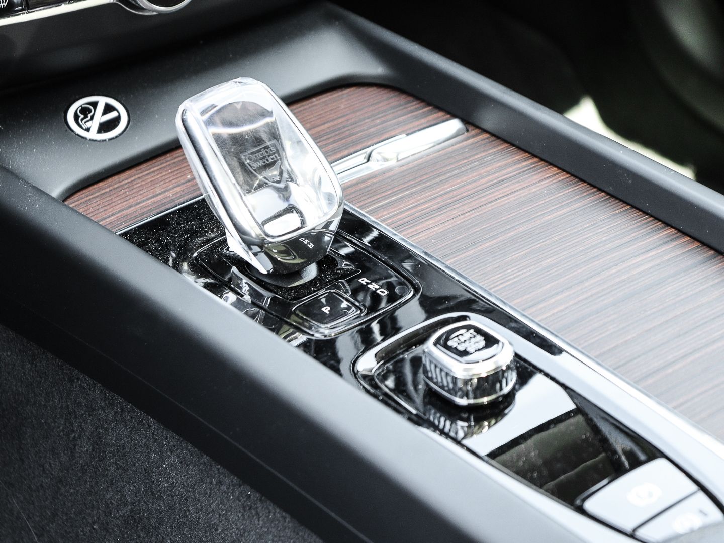 Volvo XC60 Plus Dark Recharge Plug-In Hybrid AWD T8 Tw