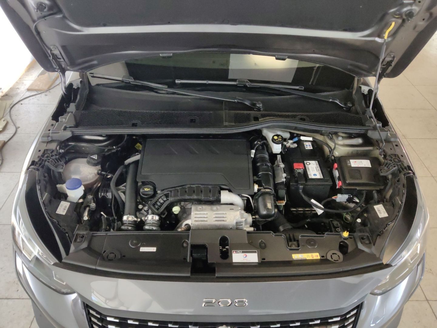 Peugeot 208 1.2 PureTech 100 Allure Automatik - Samsaru's Car Outlet