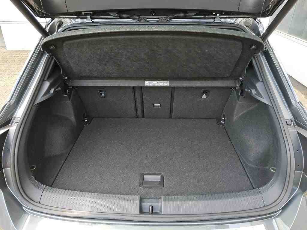 Volkswagen T-ROC 1.5 TSI DSG R-LINE - Samsaru's Car Outlet