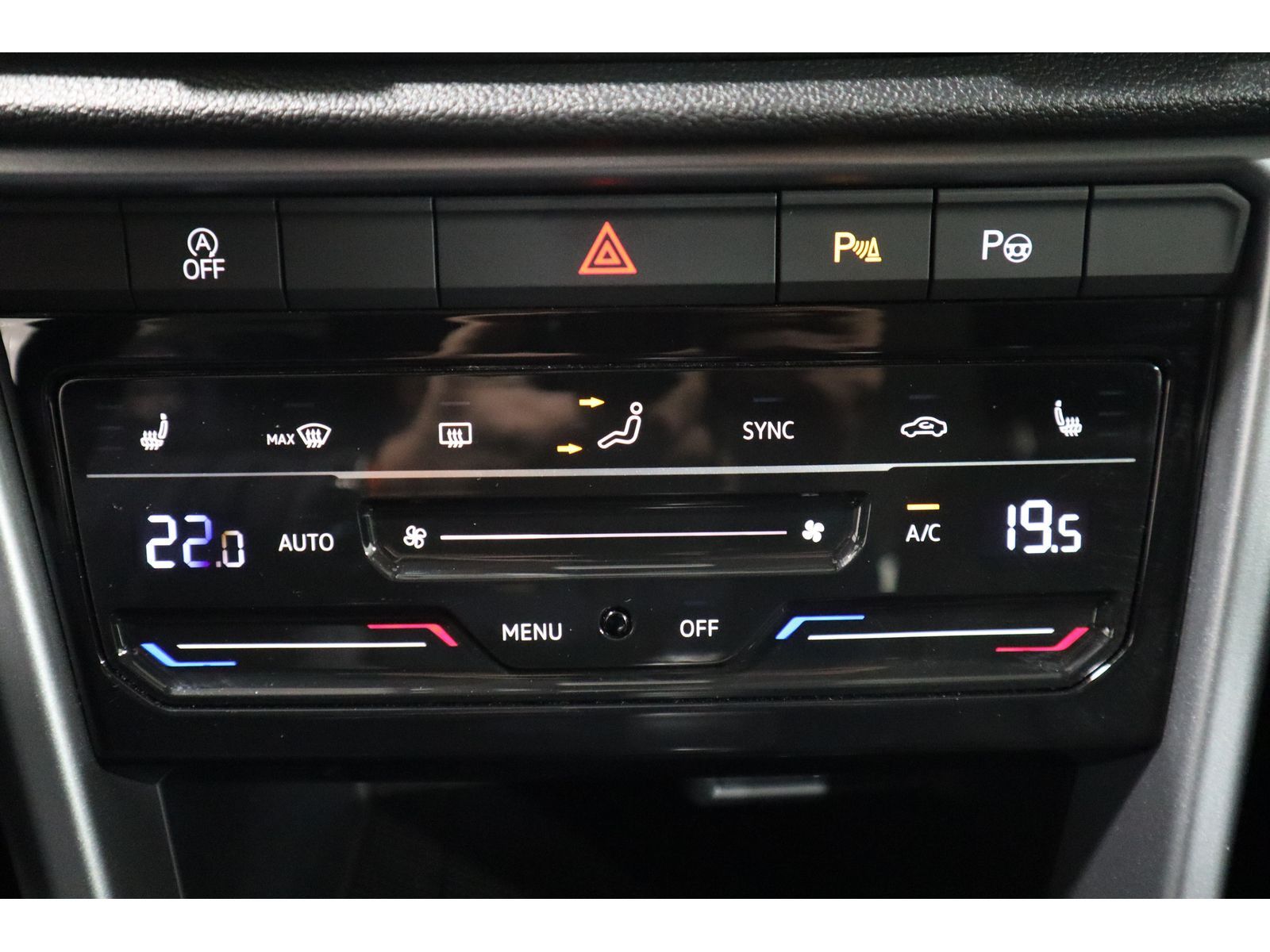 Volkswagen T-Roc 1.0 TSI Life - Samsaru's Car Outlet