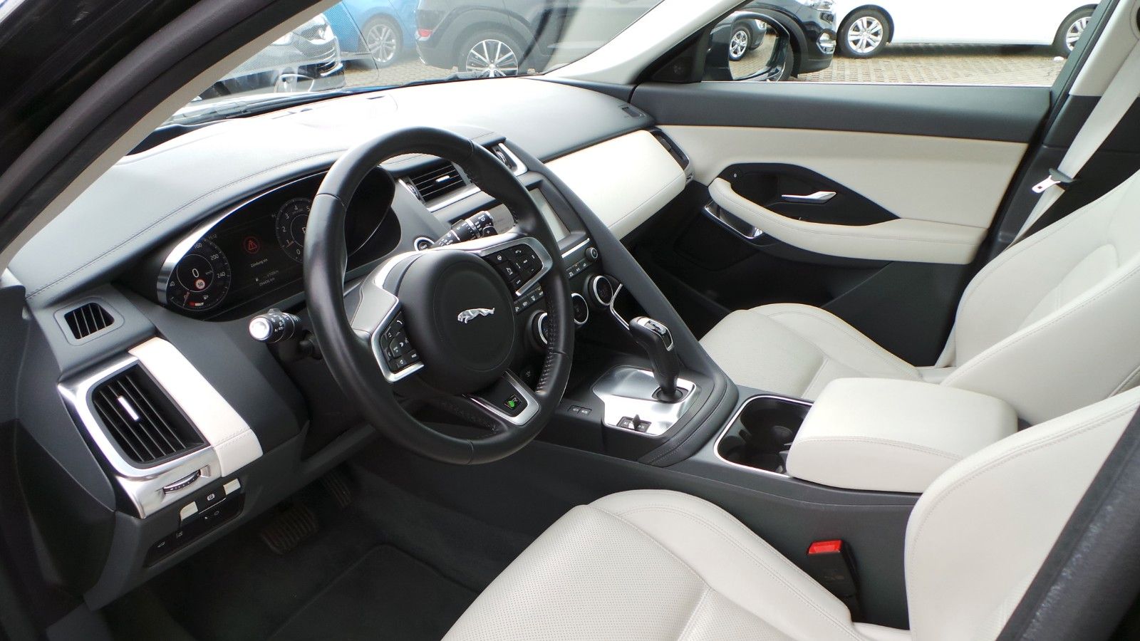 Jaguar E-Pace S AWD STANDHEIZ PANORAMA EL. HECKKLAPPE