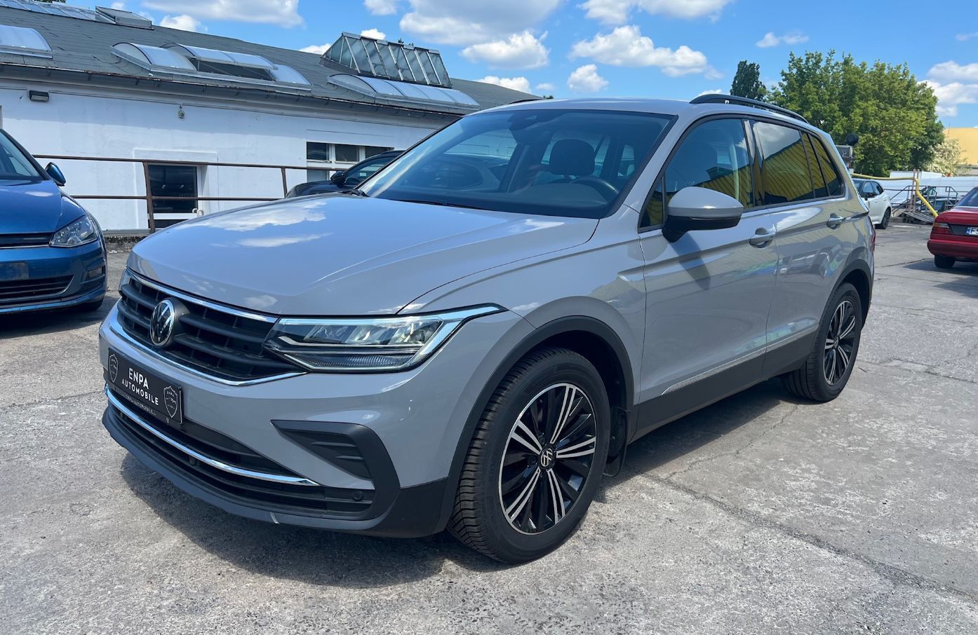 Volkswagen Tiguan LIFE - Samsaru's Car Outlet