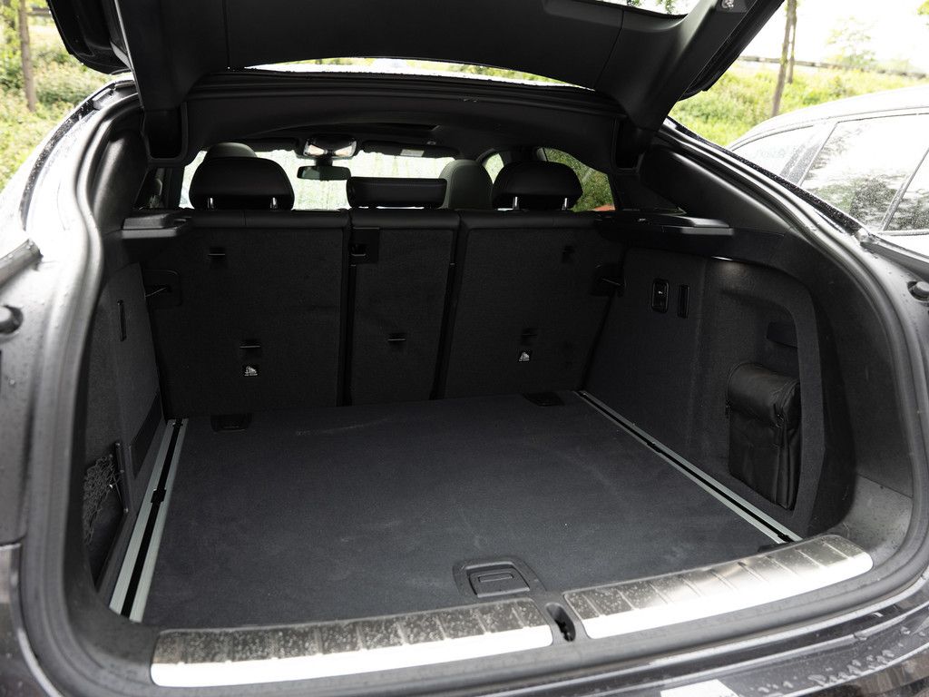 BMW X4 xDrive 30d M-Sport FACEL. PANO AHK HUD LASER