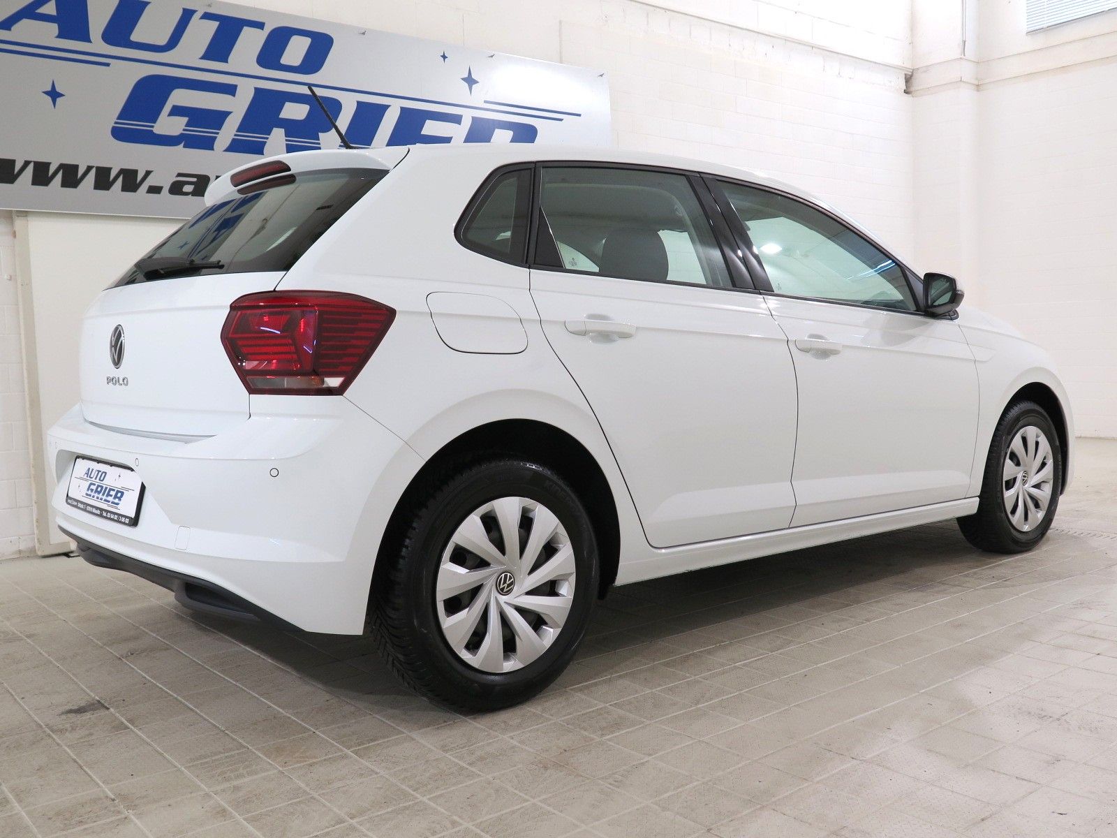 Volkswagen Polo VI Comfortline - Samsaru's Car Outlet