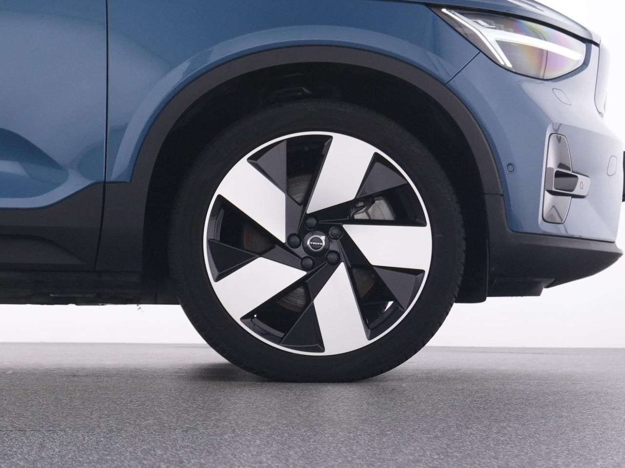 Volvo XC40 PURE ELECTRIC ULTIMATE AHK+LM 20''+MET+360°