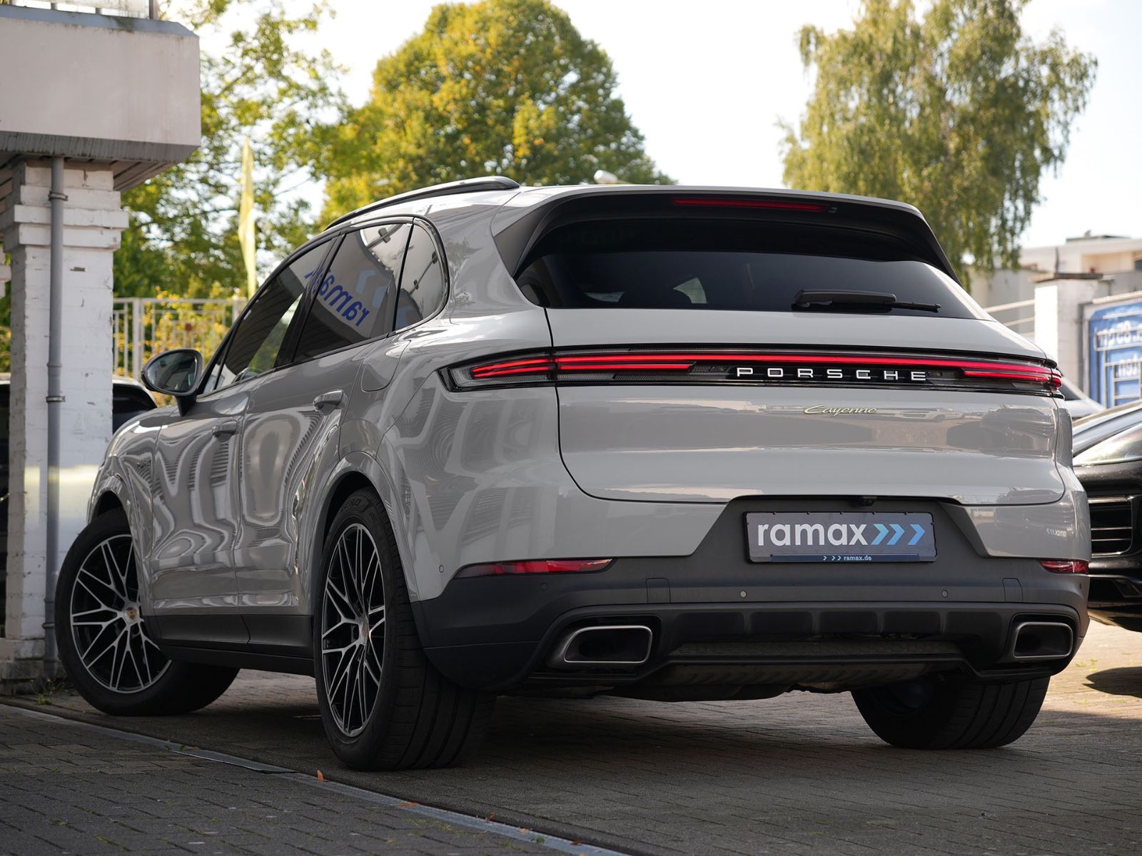 Porsche E-Hybrid INNODRIVE-LUFTF.-PANO-AHK-MASSAGE-VOLL