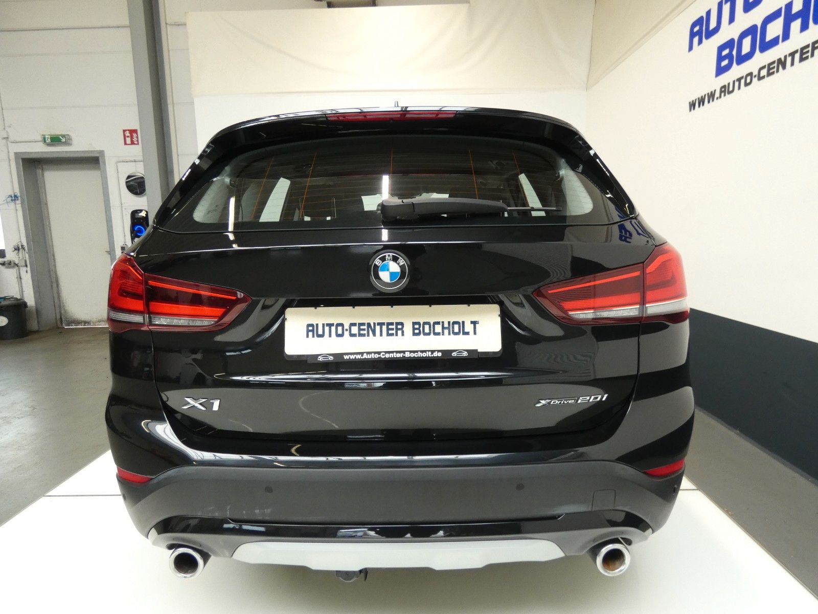 BMW X1 xDrive 20 i xLine - Samsaru's Car Outlet