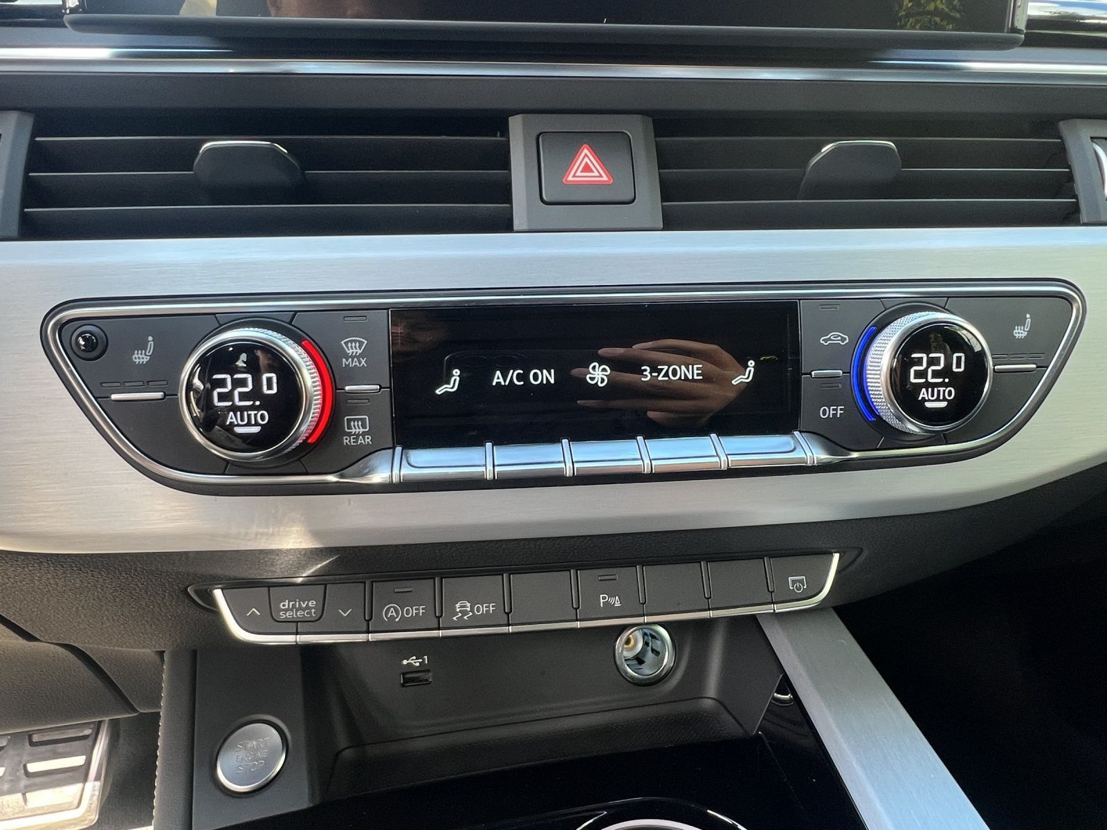 Audi A4 Avant 40 TFSI Q 2x S LINE MATRIX AHK LM19 KAM