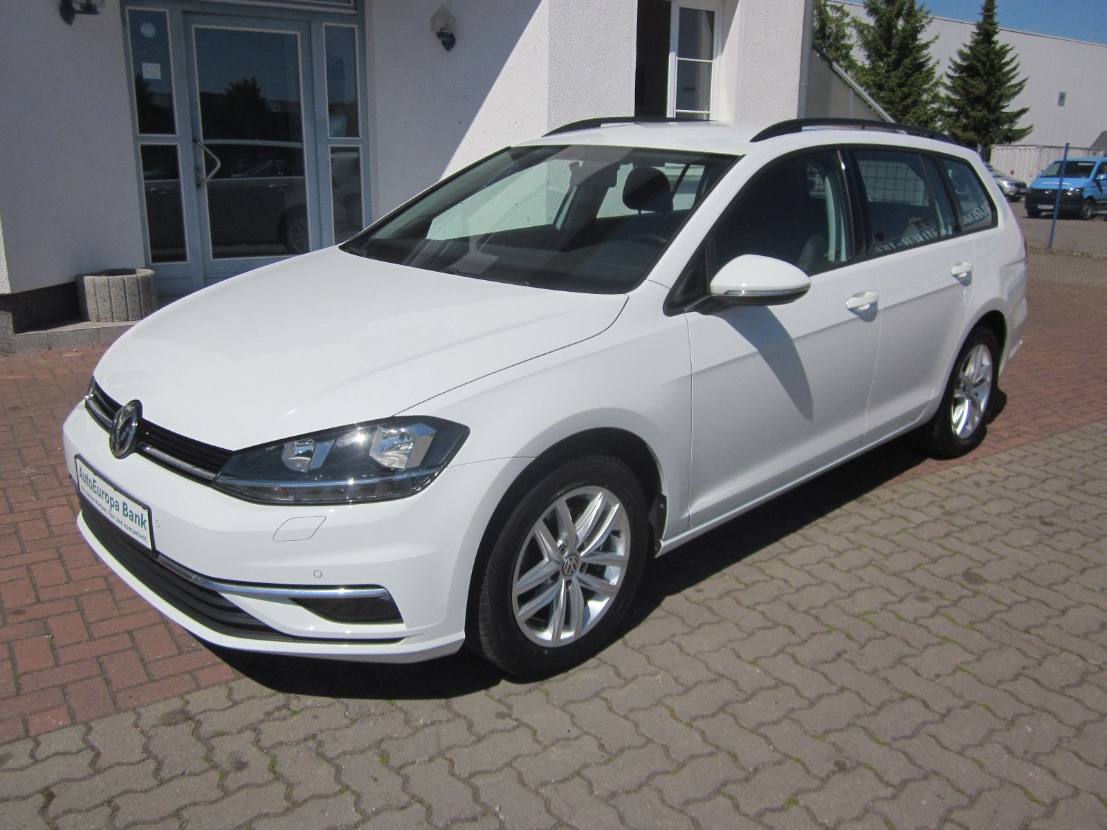 Volkswagen Golf VII Comfortline - Samsaru's Car Outlet