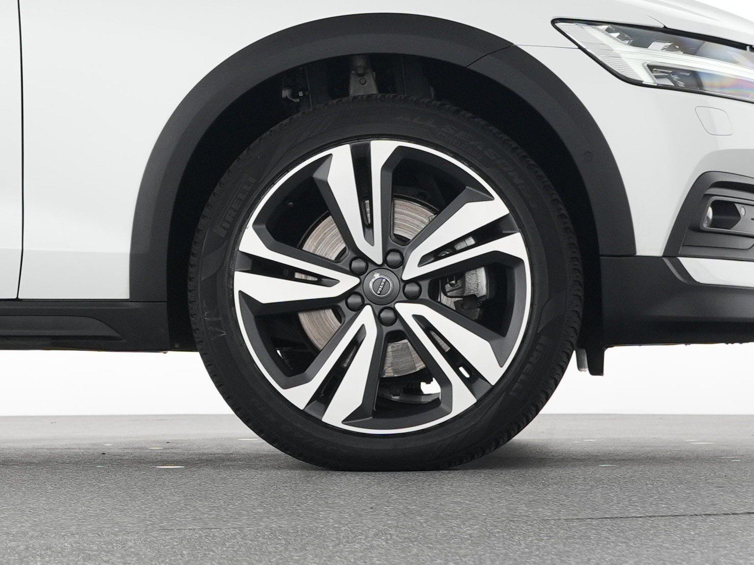 Volvo V60 CC B4 AWD Ultimate SONDERFINANZIERUNG 1,99%*