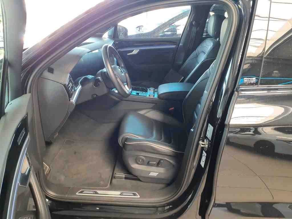 Volkswagen Touareg 3.0 TDI R-LINE BLACK - Samsaru's Car Outlet