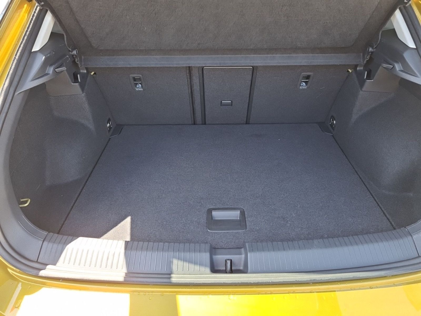 Volkswagen T-Roc 1.5 TSI Active - Samsaru's Car Outlet