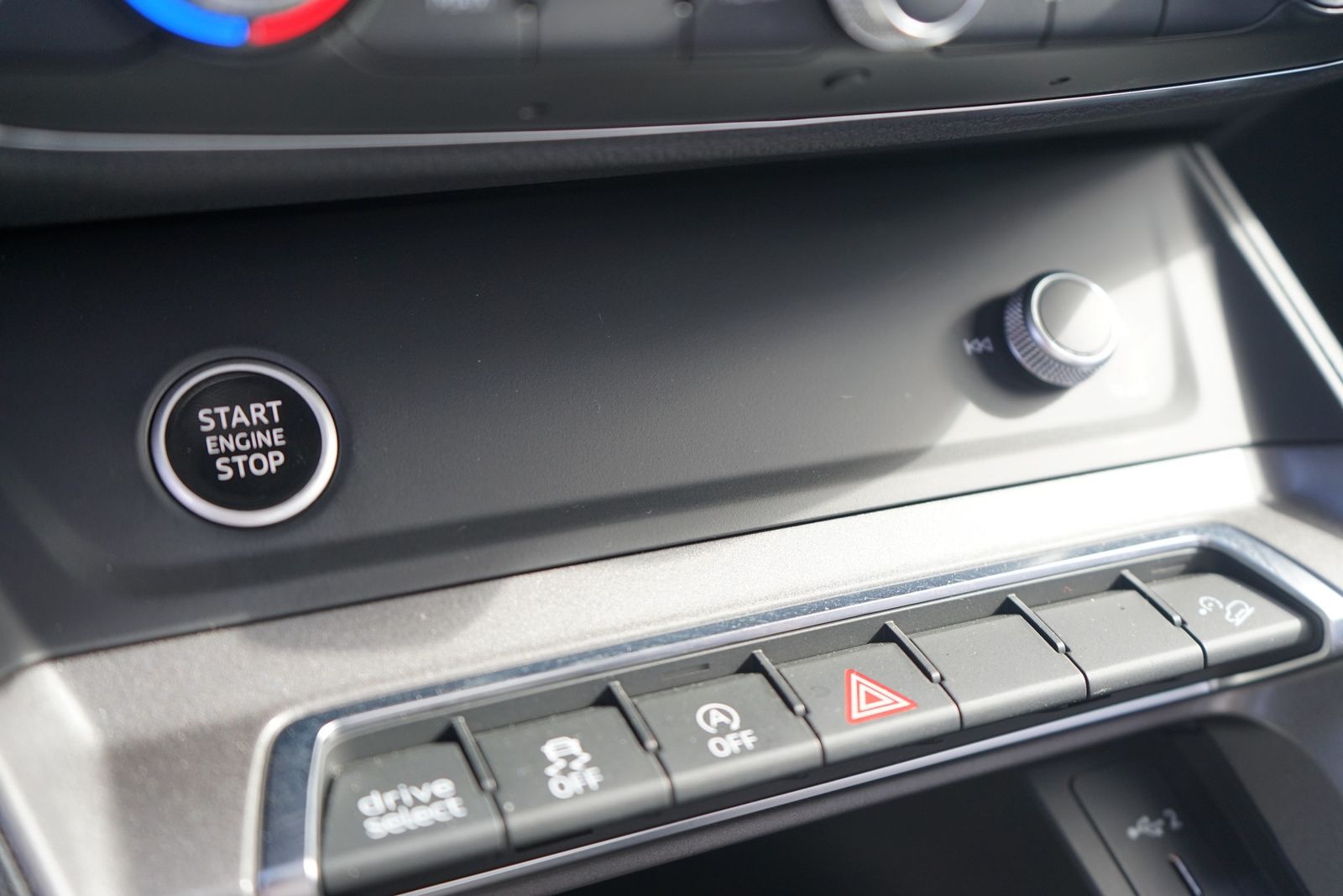 Audi Q3 35 2.0 TDI quattro S line - Samsaru's Car Outlet