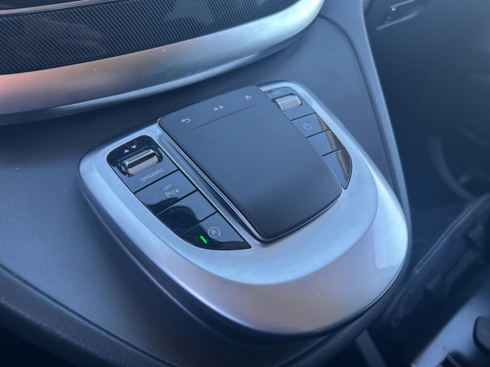 Mercedes-Benz V 220 d EDITION - Samsaru's Car Outlet