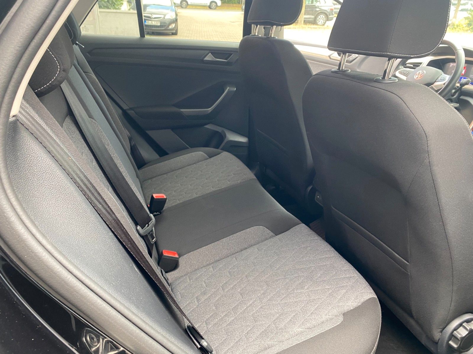 Volkswagen T-Roc Move - Samsaru's Car Outlet