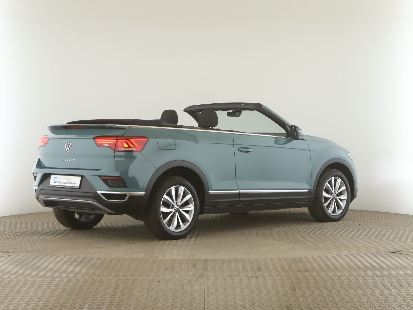Volkswagen T-Roc 1.0 TSI Style - Samsaru's Car Outlet