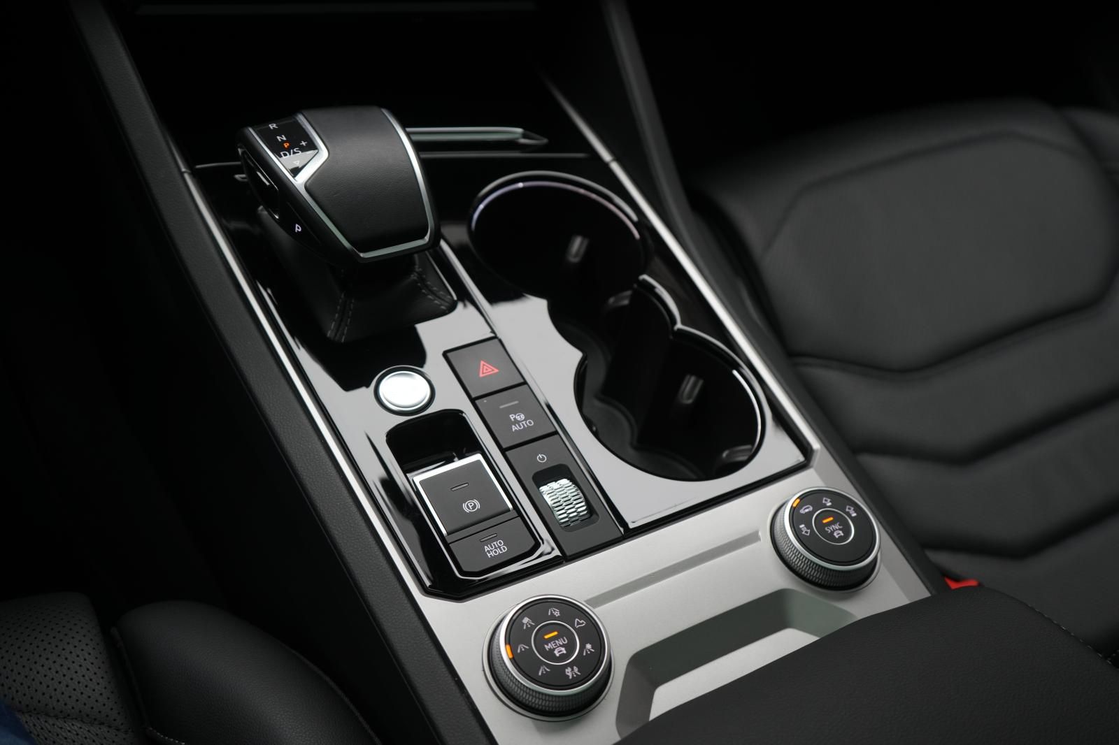 Volkswagen Touareg 3.0 V6 TDI 4Motion R line - Samsaru's Car Outlet