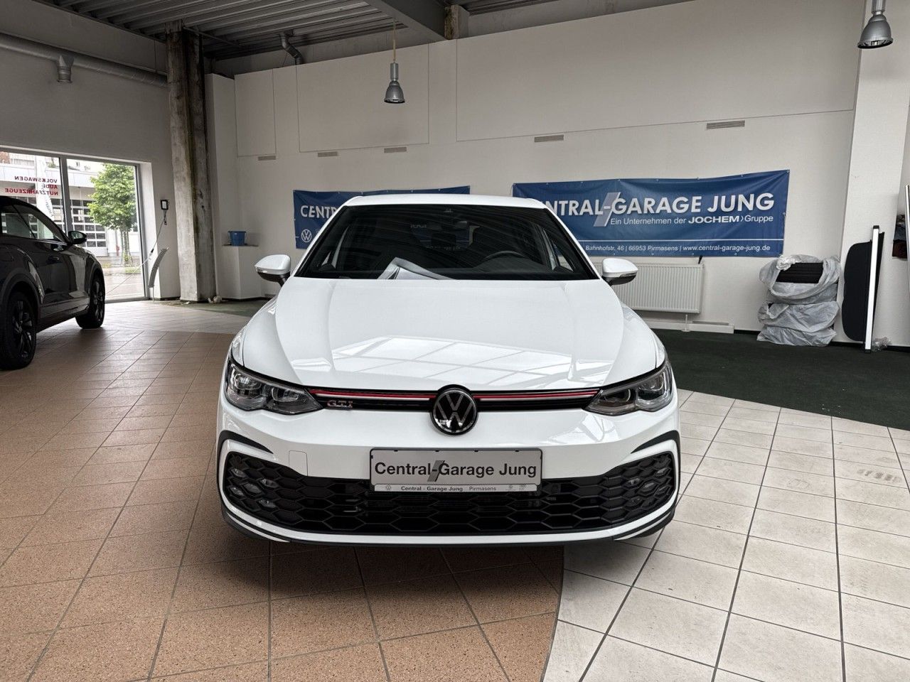 Volkswagen Golf VIII 2.0 GTI DSG - Samsaru's Car Outlet