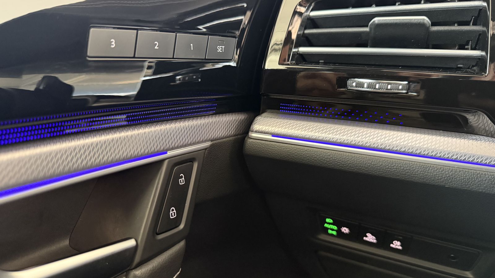 Volkswagen Touareg R-Line 4M |PANO |LUFT |HUD |MATRIX |AHK