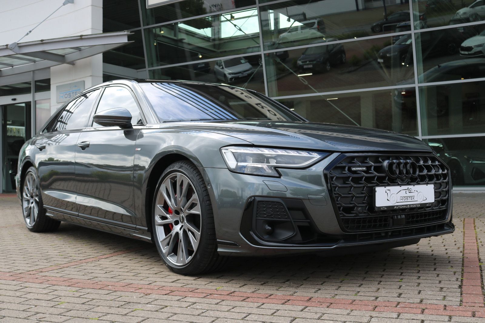 Audi A8 L 60 TFSI e Lang S line - Samsaru's Car Outlet