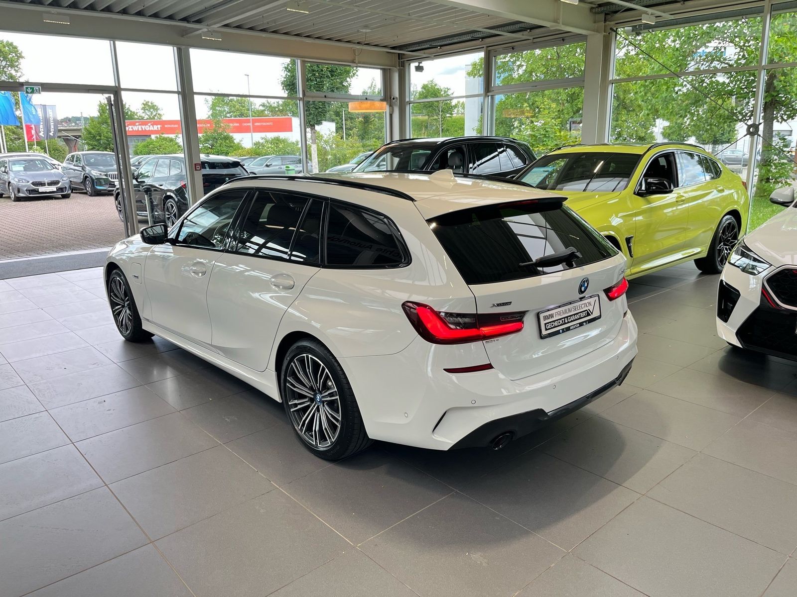 BMW 330e xDrive Touring M Sport AHK/HuD/Laser/HiFi/A