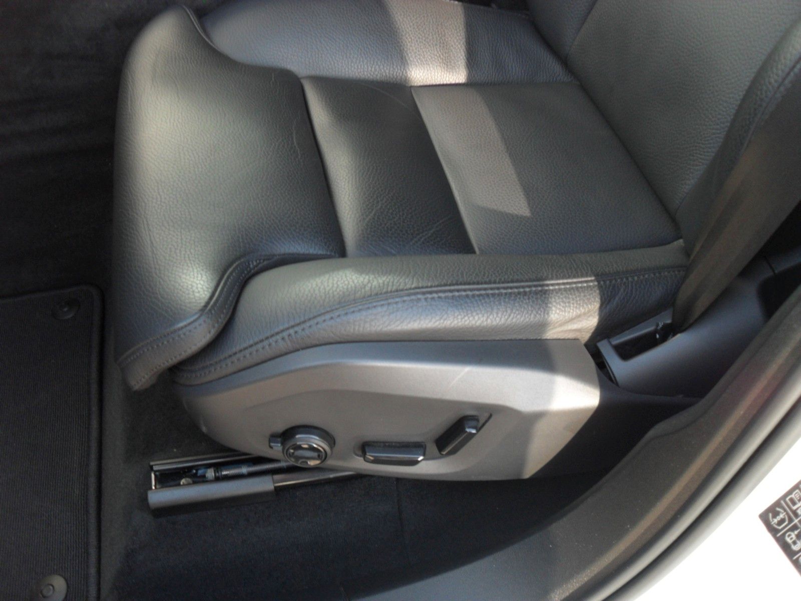 Volvo XC 60 B4 Plus Dark - Samsaru's Car Outlet