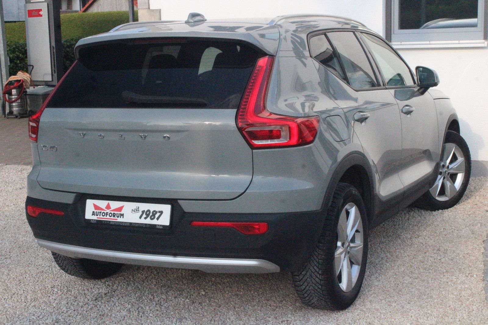 Volvo XC40 Core B3 - Samsaru's Car Outlet