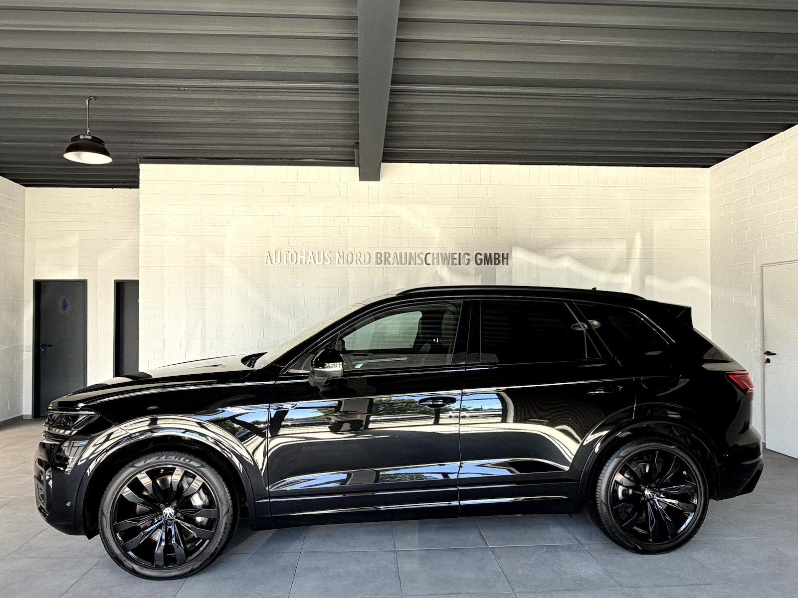 Volkswagen Touareg R 3.0TSI*BlackStyle*Pano*AHK*HUD*Massage