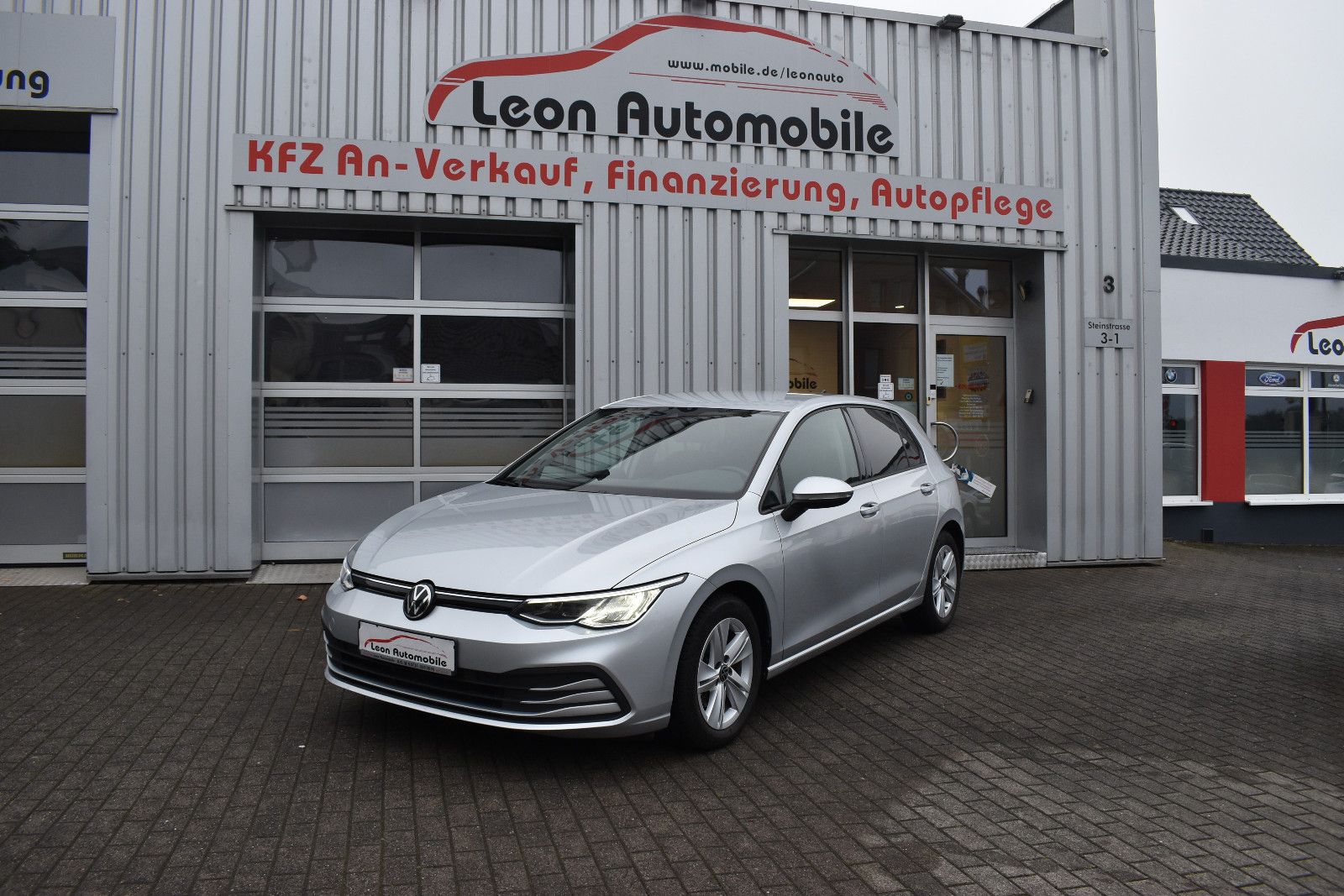 Volkswagen Golf VIII Life - Samsaru's Car Outlet