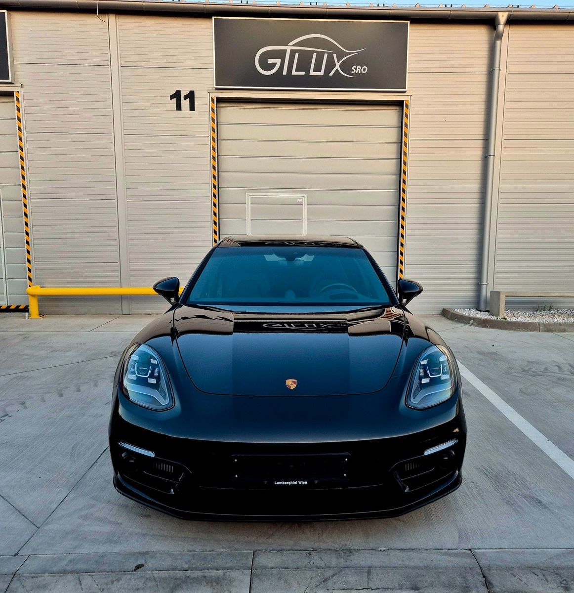 Porsche Panamera 4 E-Hybrid Platinum Edition