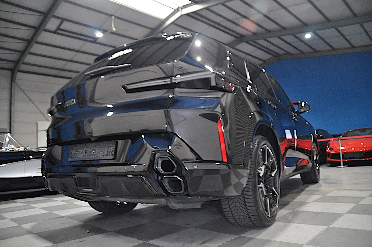 BMW XM 4.4-DRIVER PACKAGE-ALL IN BLACK