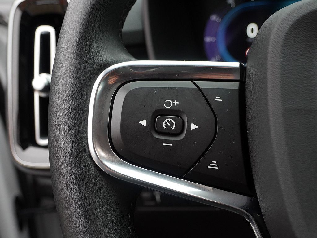 Volvo XC40 Plus Recharge Pure Electric AHK