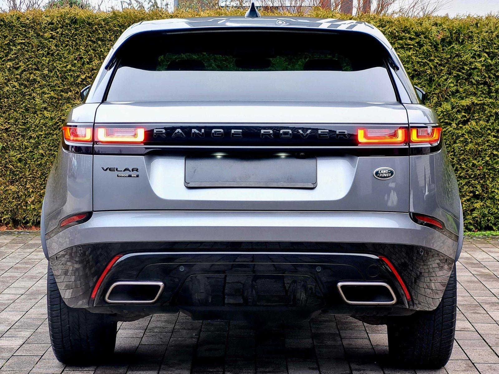 Range Rover Velar D300 R-Dynamic SE - Samsaru's Car Outlet