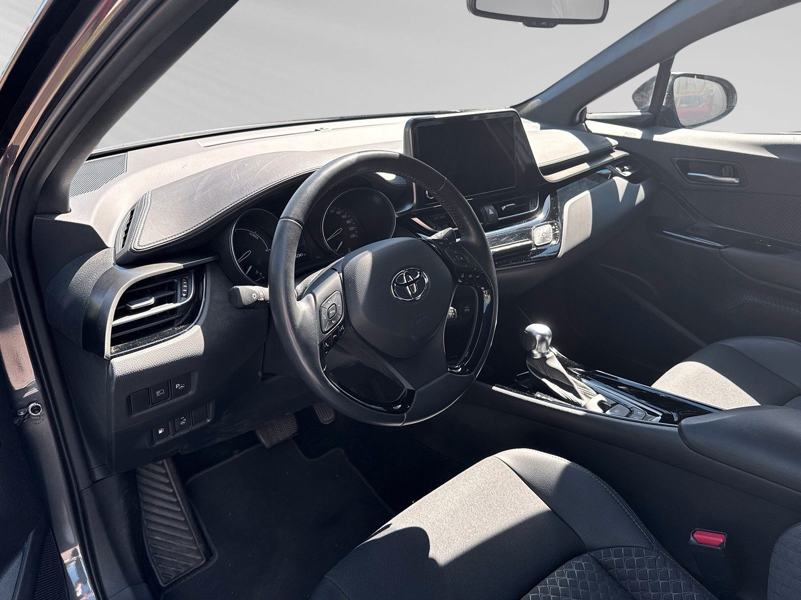 Toyota C-HR Hybrid - Samsaru's Car Outlet