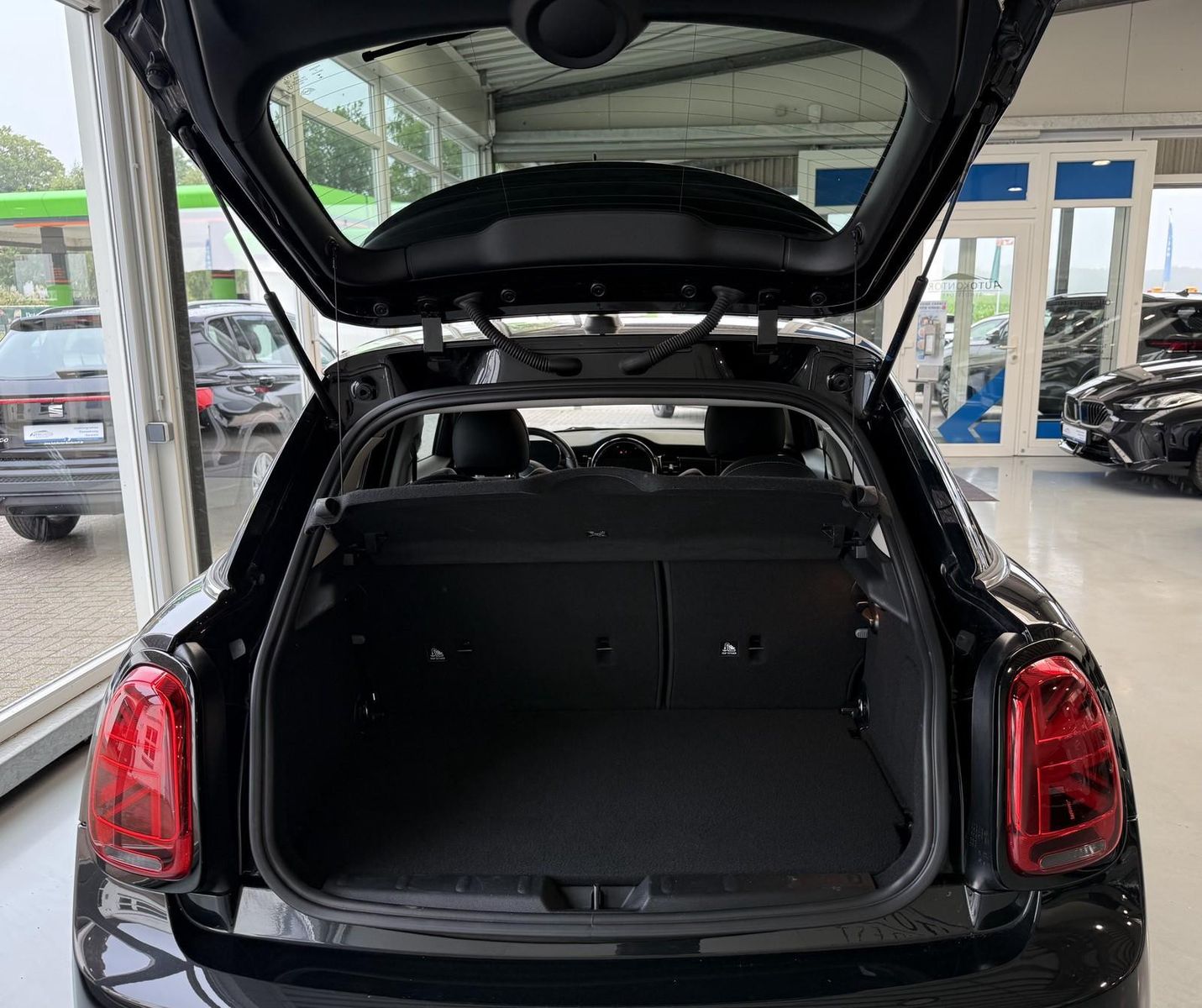 MINI Cooper S - Samsaru's Car Outlet