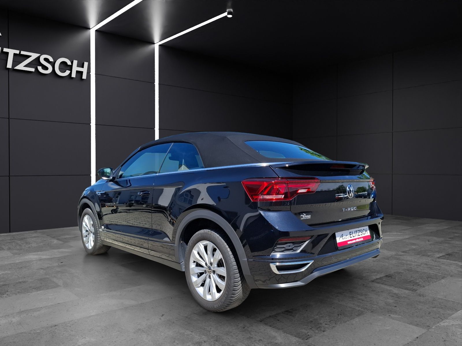 Volkswagen T-Roc TSI R-line DSG - Samsaru's Car Outlet
