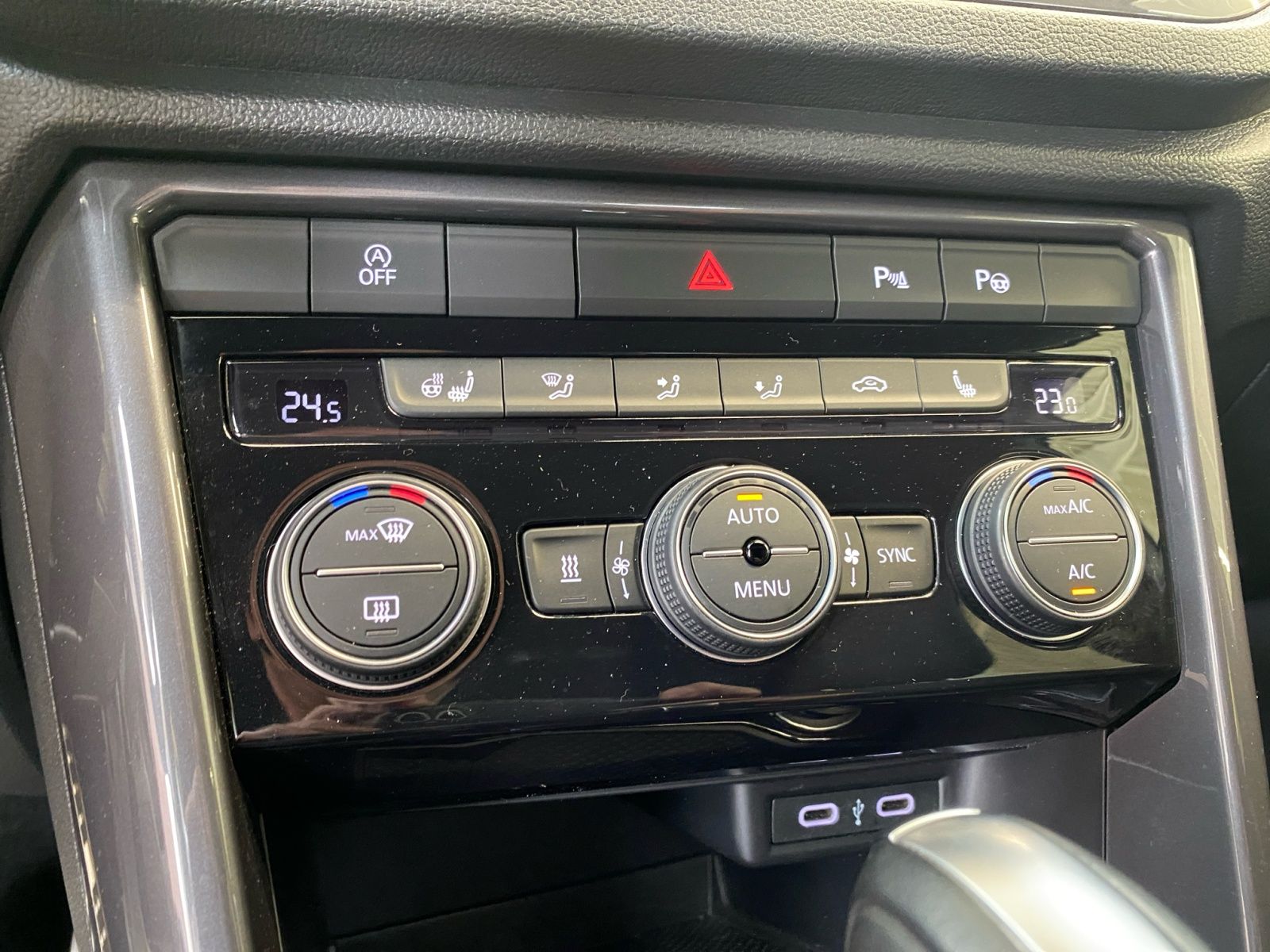 Volkswagen T-Roc 2.0 TSI DSG 4Motion - Samsaru's Car Outlet