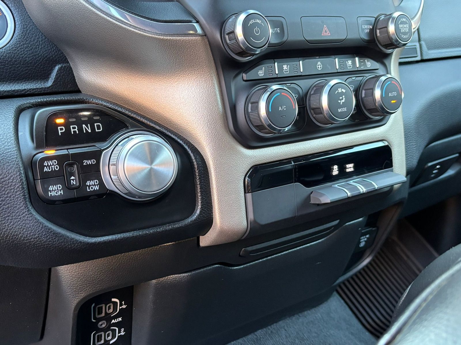 Dodge RAM 1500 Laramie LED AHK Memory 4x4 6-Sitzer