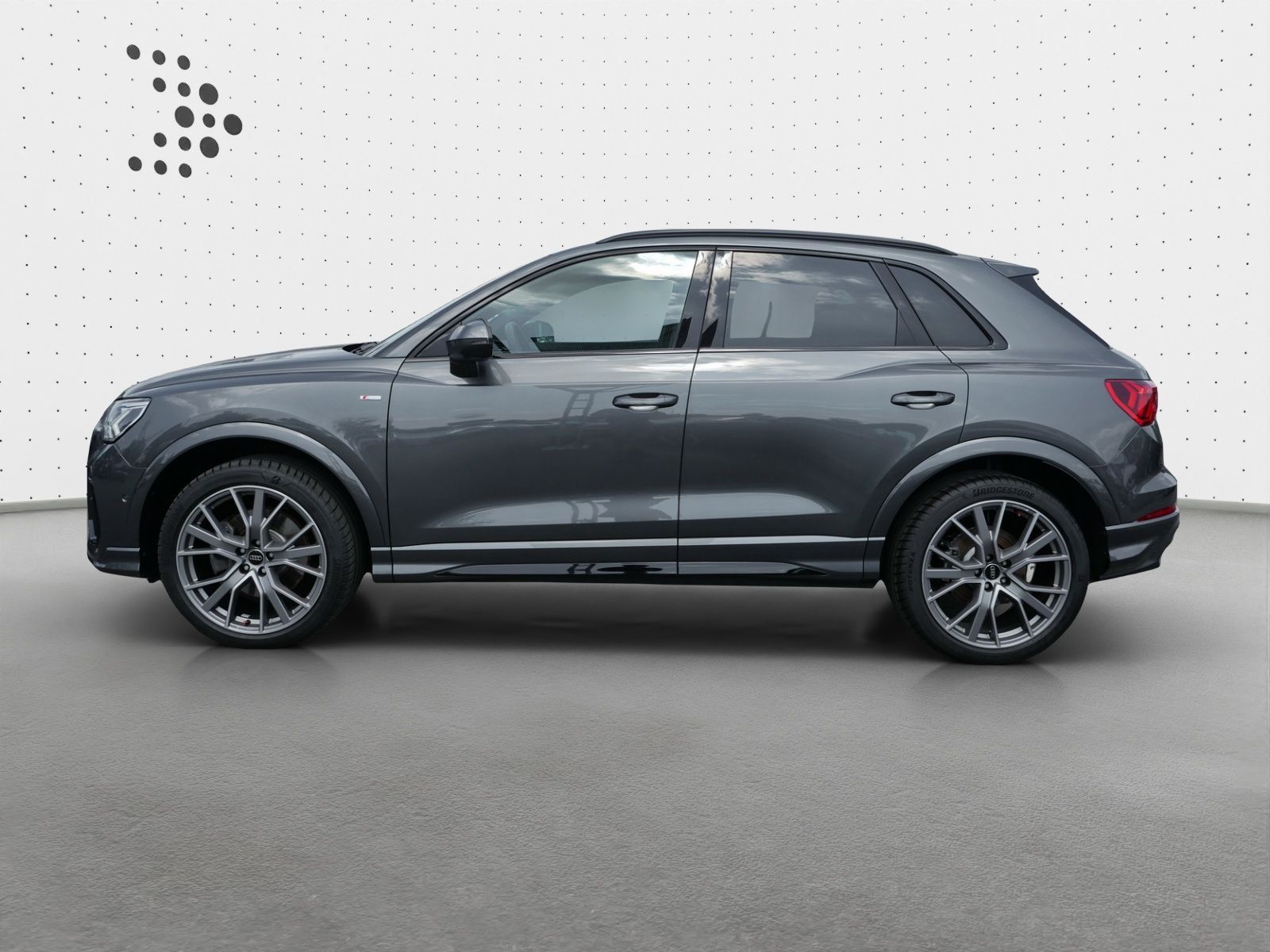 Audi Q3 40 TFSI qu. S line - Samsaru's Car Outlet