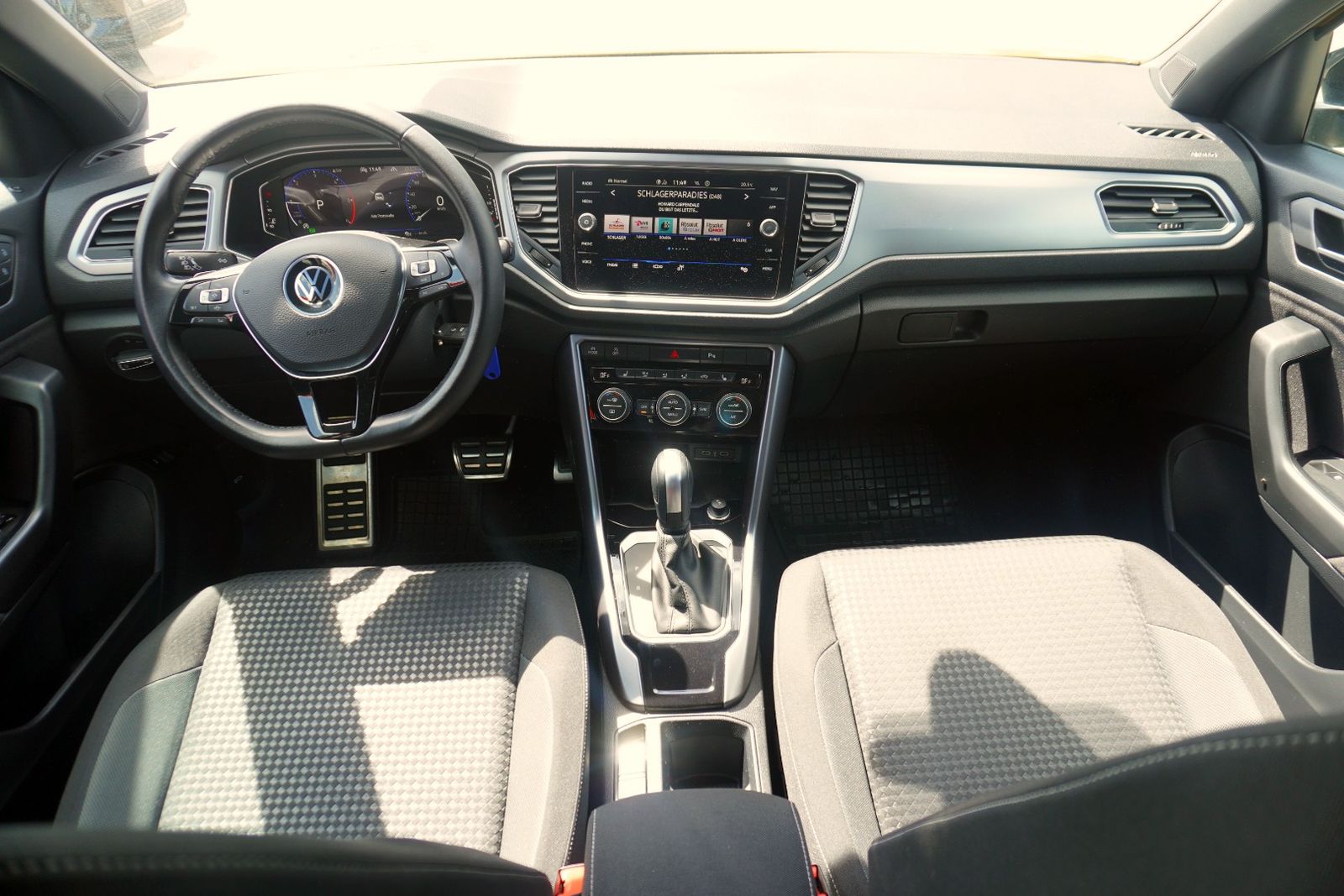 Volkswagen T-Roc 2.0 TDI Active - Samsaru's Car Outlet