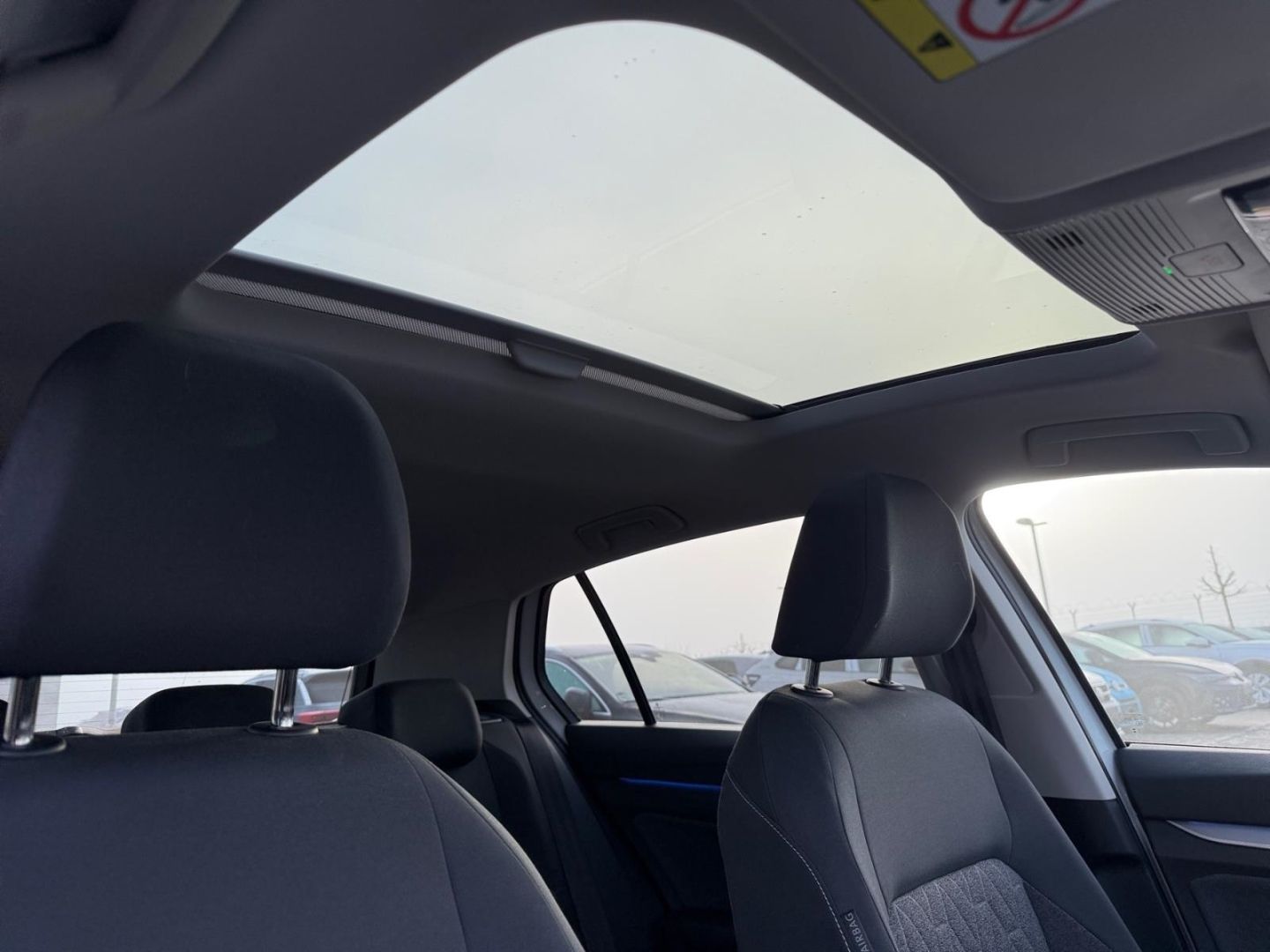 Volkswagen Golf 8 VIII Move 1.5 eTSI - Samsaru's Car Outlet