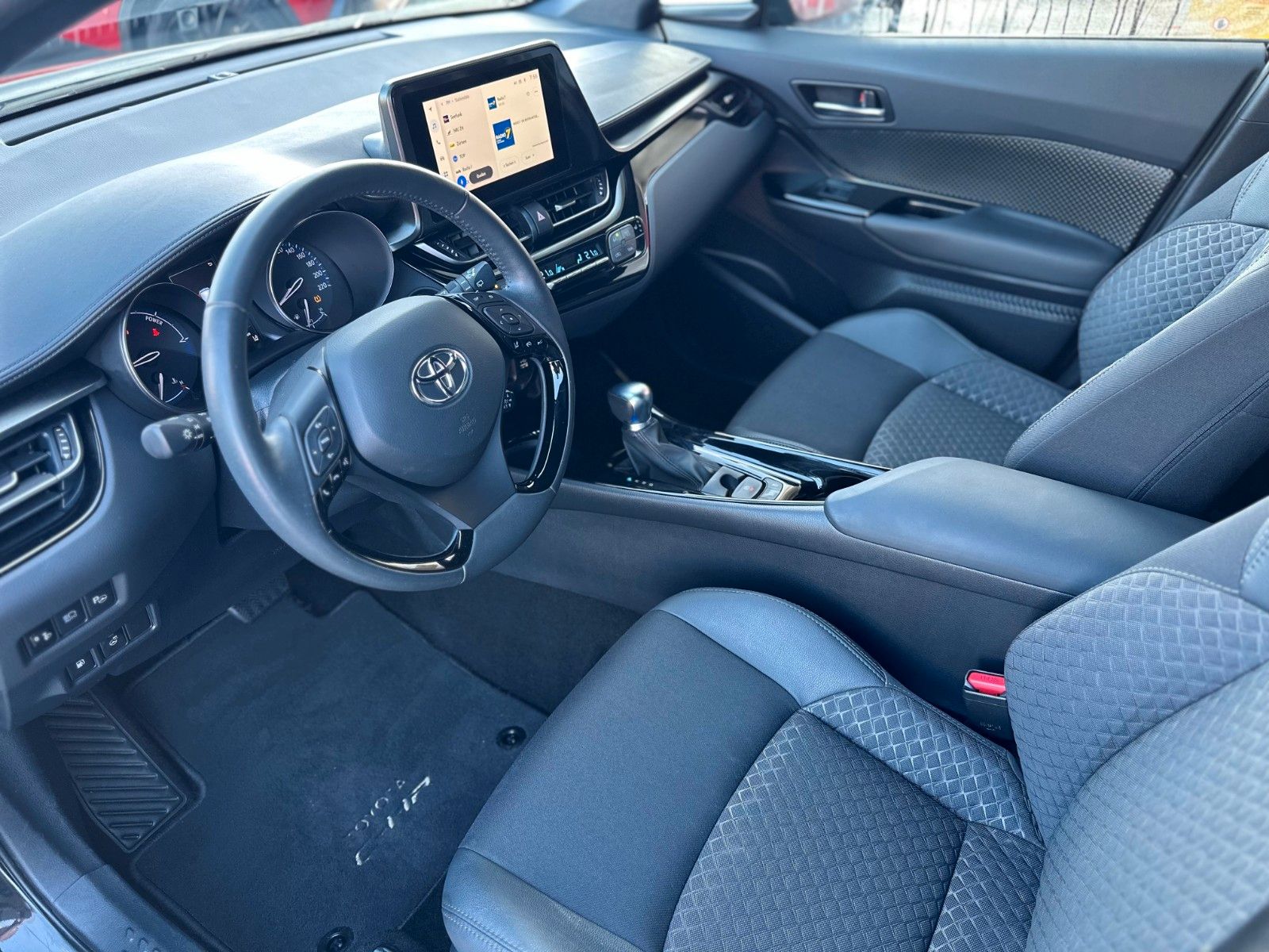 Toyota C-HR 2.0 Hybrid - Samsaru's Car Outlet